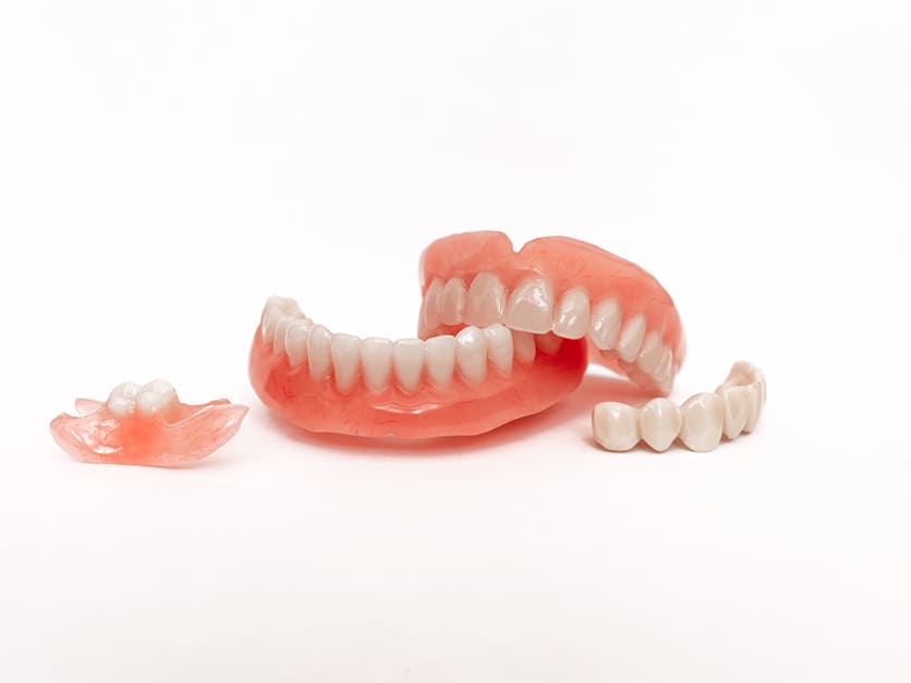 健康な笑顔を取り戻す、快適な入れ歯